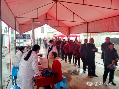 红花套村组织老年人免费健康体检活动