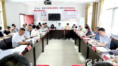 市人大常委会组织召开五眼泉镇拖溪村专题办公会议