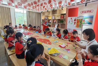 【中工网】湖北宜都市总工会暑托班缓解职工“带娃难”