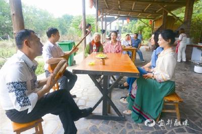 【三峡商报】民族美食散芳香 文艺活动有亮点