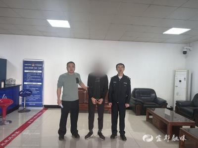 小偷光天化日入室盗窃，警方14小时追捕归案