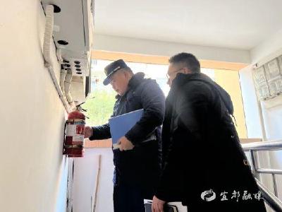【中国新闻网】（“百日会战”行动）把好“防火关” 宜都消防组织老旧小区消防检查