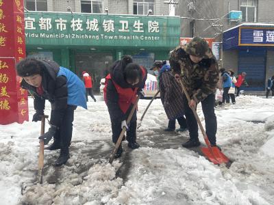 全员齐上阵，铲出通畅路