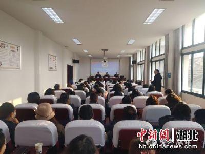 【中国新闻网】湖北宜都：80家托管机构齐上课