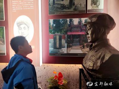 陆城一小300余名学生走出校园，踏上“红色之旅”