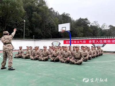 打好三套“组合拳” 迈好军旅第一步