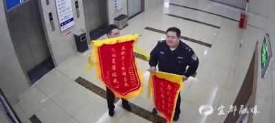 “显眼包”上线，这俩新警有点“得瑟”！