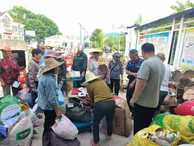 赤溪河村“环保超市”开业