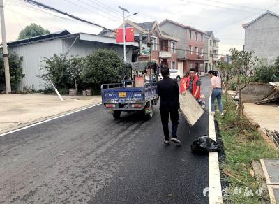 路域整治“再发力” 乡村道路“增颜值”