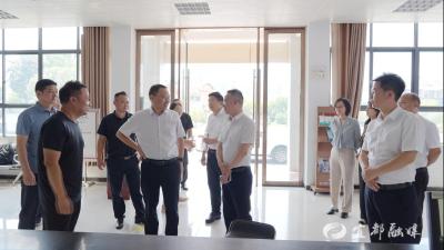 省气象局局长胡爱军一行来宜都调研