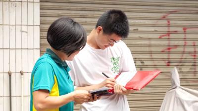 是他！宜都首封录取通知书送达