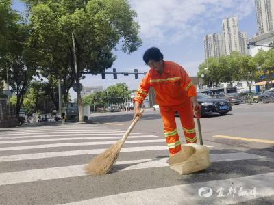 【三峡宜昌网】烈日与汗水见证最美坚守 ——致敬高温下的劳动者