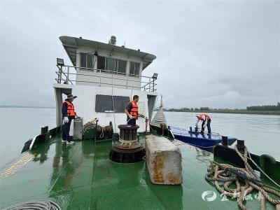 【湖北日报】梯级水库联合防洪调度 长江宜昌航道局急调航标