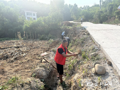 道路通，水渠畅，共同缔造让湾组变了样