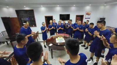宜都市消防救援大队精心举办集体生日会