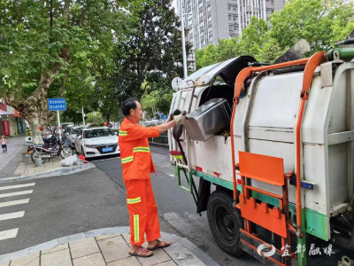 精细环卫作业，构筑防大气污染屏障