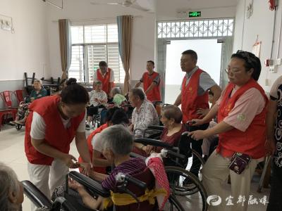 【网络中国节·中秋】月满中秋，爱满横冲