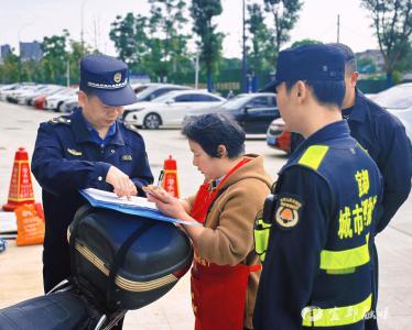 “前置式”店招服务，助力优化营商环境