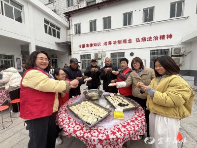 一碗饺子暖了老人心