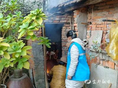 加强夜间巡查，确保居民熏肉安全