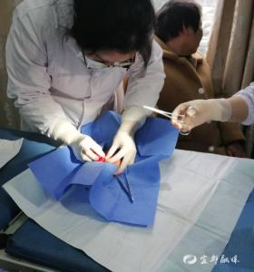 患者体内竹签“作乱”10余天，医生妙手帮其取出……