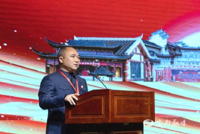 宜都市民营企业家鲜文学获省政府表彰