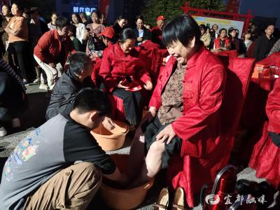 孝行暖春 情聚尾笔