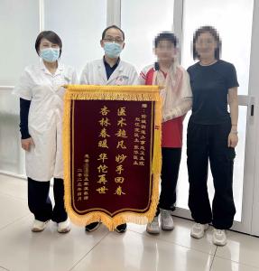 “咔嗒”几声，错位骨头归位……