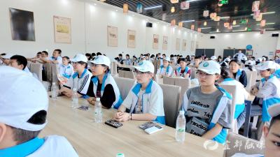 新疆学子探秘“中国谜语村”  