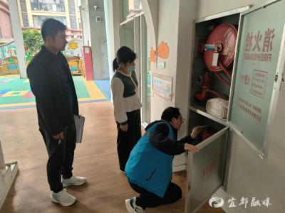 红春社区“三件套”密织五一安全网