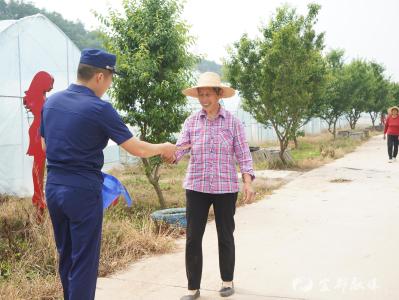 果蔬大棚里上起“消防安全课”