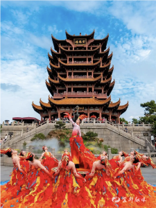 假期联动探访：鄂赣湘游客“三向奔赴”三大名楼