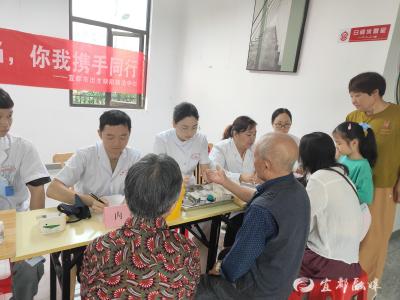 “健康礼包”免费派！家门的义诊把关怀“医”路拉满