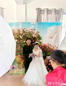 老兵“迟来”的婚纱照 定格不老爱情