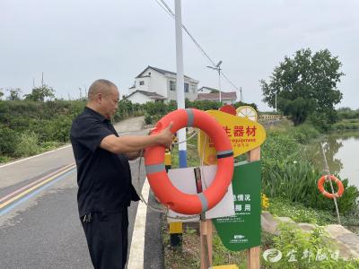 救生圈上架、警示牌“说话”、巡逻队上线：这个小村庄筑起“大防线”