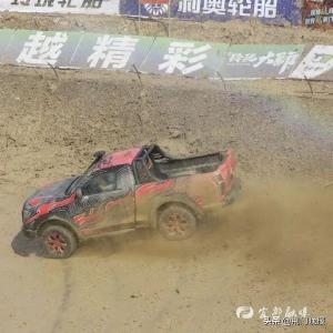 2.4亿人次 网上浏览， 7.5万游客现场围观！泥巴坑里何能卷起“万重浪”