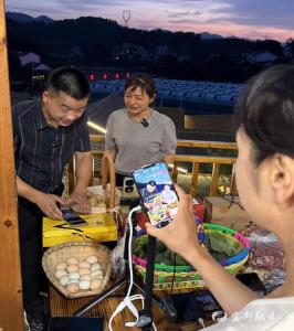 山货“出山”，两小时卖出千元新希望