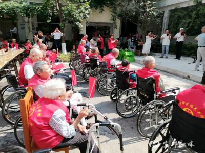 【网络中国节·端午】志愿者走进家福养老院陪老人过端午