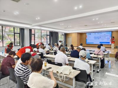 从“不敢点”到“轻松用”，智慧助老共享“数字红利”
