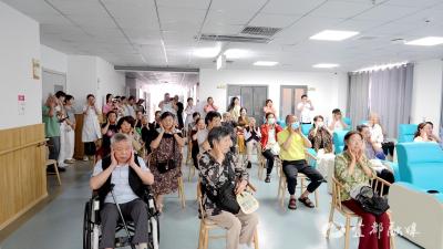 宜都城发社区老年服务中心开展夏至中医市集