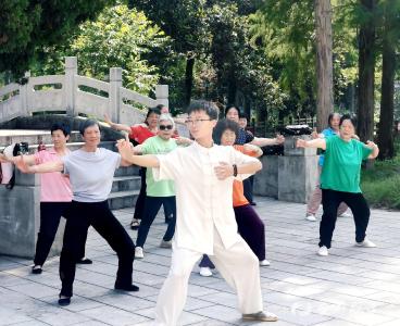 当八段锦遇上三线精神：这场活动让青春与银龄双向赋能