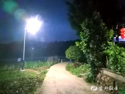 5万善款为家乡铺就“星光道”