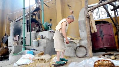 古法榨油让“老”油坊焕发“新”活力