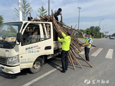 烈日下的“搬运工”
