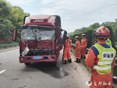 货车困人！宜都消防“拆”出生命通道