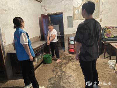 “三顾”危房……
