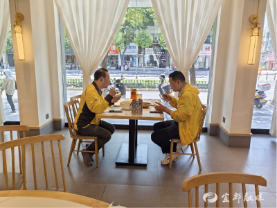 我市15家小哥“补给站”暖心启航