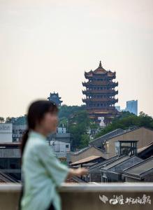 “跟黄鹤楼同框”带火多条文旅街巷