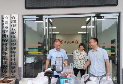 助农直播点燃乡村活力 土特产搭上“云端”快车