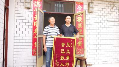 宜都七旬老人勇救落水小伙 